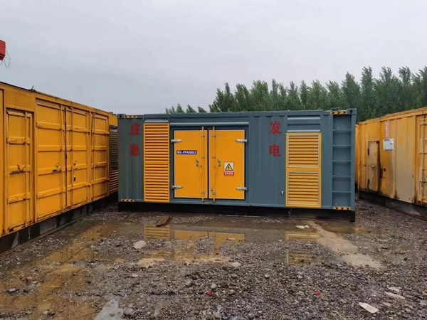 盐湖柴油发电机如何判断干式空气滤清器是否需要更换？