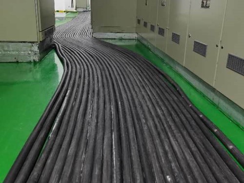 盐湖如何根据理论计算公式计算温度对特定电压测量结果的影响？