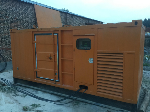 盐湖发电机组长期使用中，电缆线的敷设路径有哪些要求？